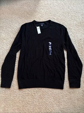 NWT-GAP Factory Men’s Black Crewneck Sweater